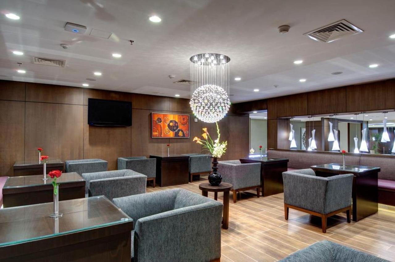 Crowne Plaza Madinah By Ihg Hotel Medina Exterior photo The lounge at the airport