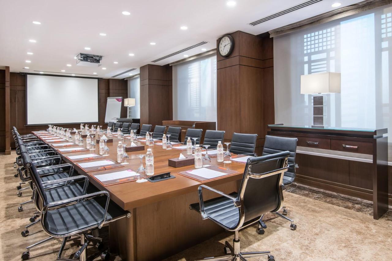 Crowne Plaza Madinah By Ihg Hotel Medina Exterior photo Meeting room