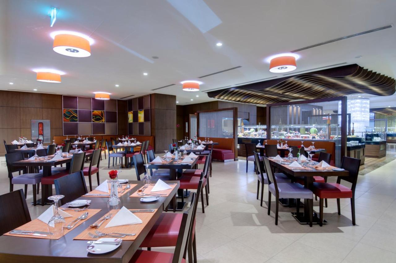 Crowne Plaza Madinah By Ihg Hotel Medina Exterior photo The restaurant
