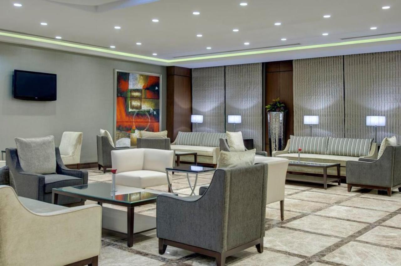 Crowne Plaza Madinah By Ihg Hotel Medina Exterior photo The lounge at the airport