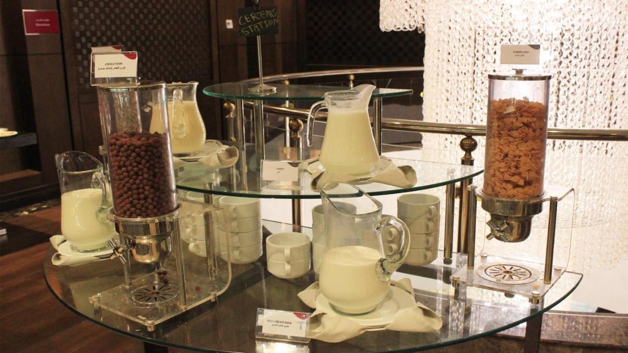 Crowne Plaza Madinah By Ihg Hotel Medina Exterior photo A cereal dispenser