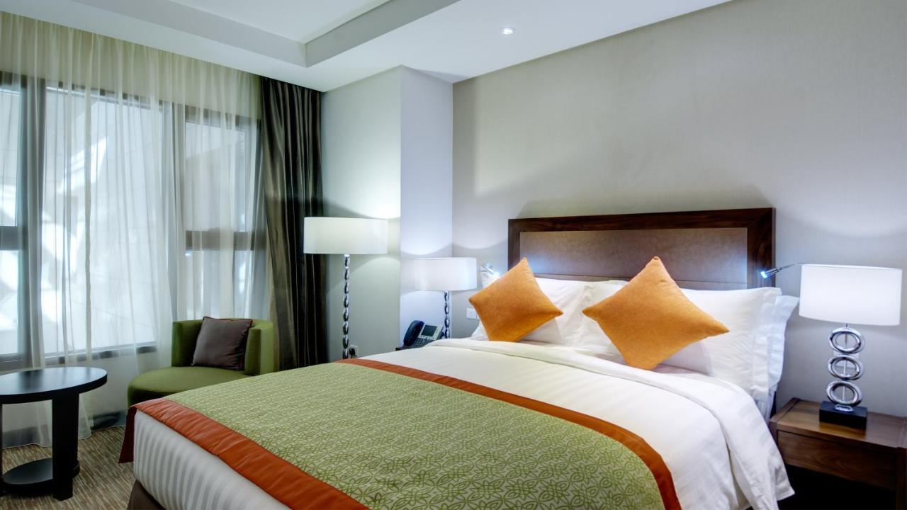 Crowne Plaza Madinah By Ihg Hotel Medina Exterior photo A bedroom at the hotel