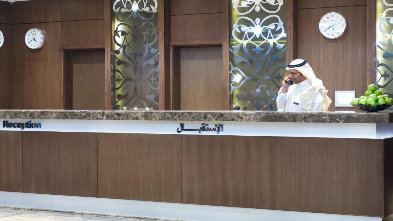 Crowne Plaza Madinah By Ihg Hotel Medina Exterior photo A hotel receptionist in the United Arab Emirates