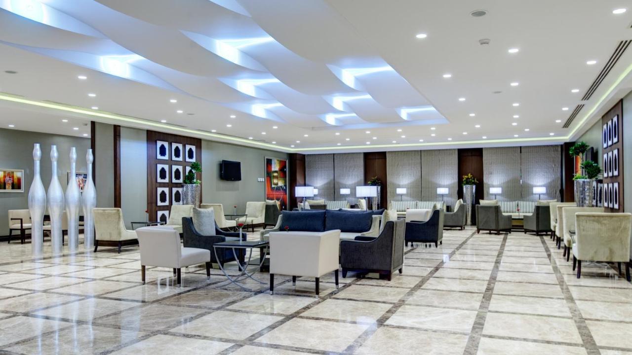 Crowne Plaza Madinah By Ihg Hotel Medina Exterior photo The lounge at the airport