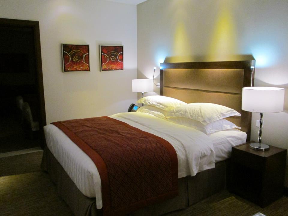 Crowne Plaza Madinah By Ihg Hotel Medina Exterior photo A bedroom at the hotel