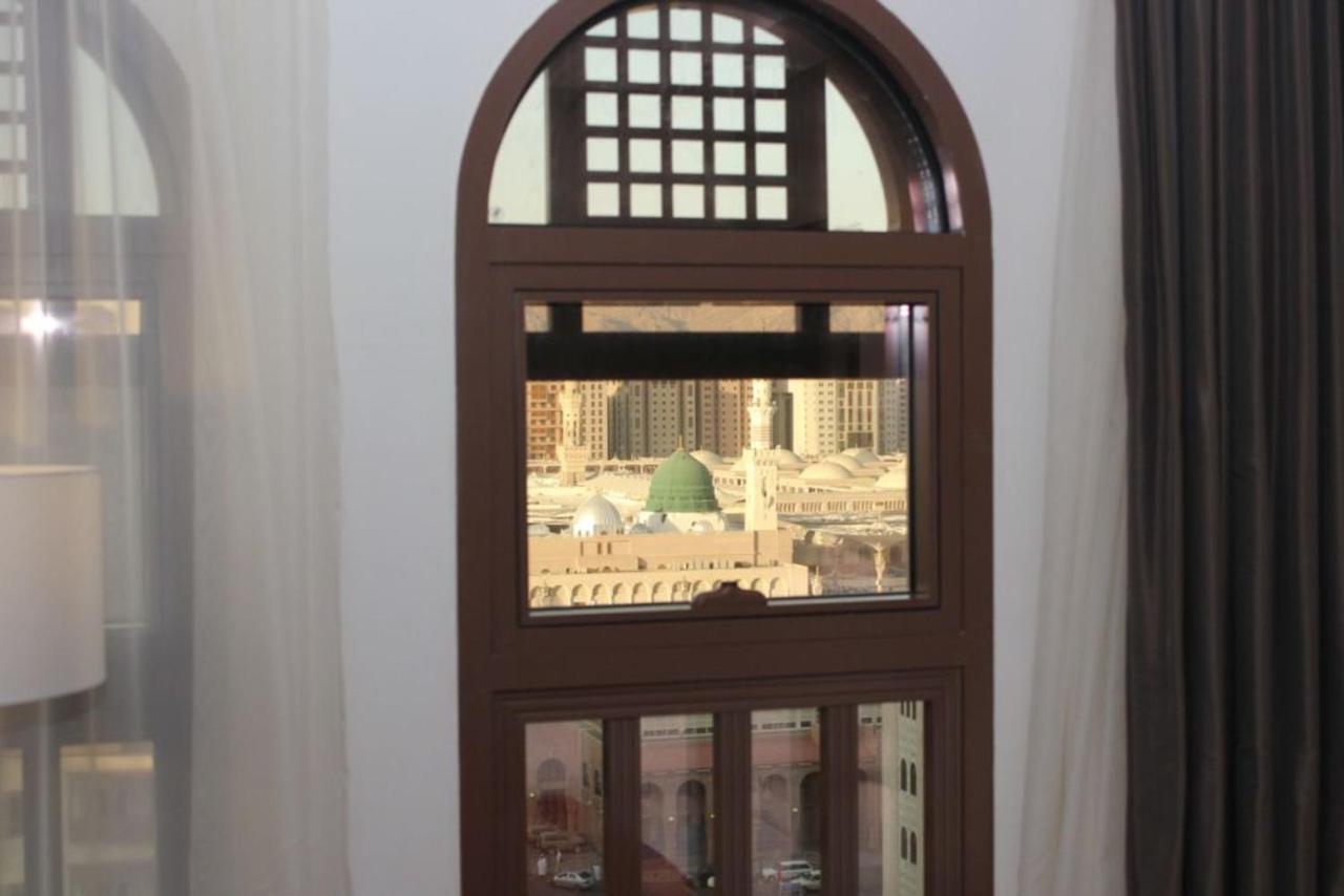 Crowne Plaza Madinah By Ihg Hotel Medina Exterior photo The Prophet's tomb