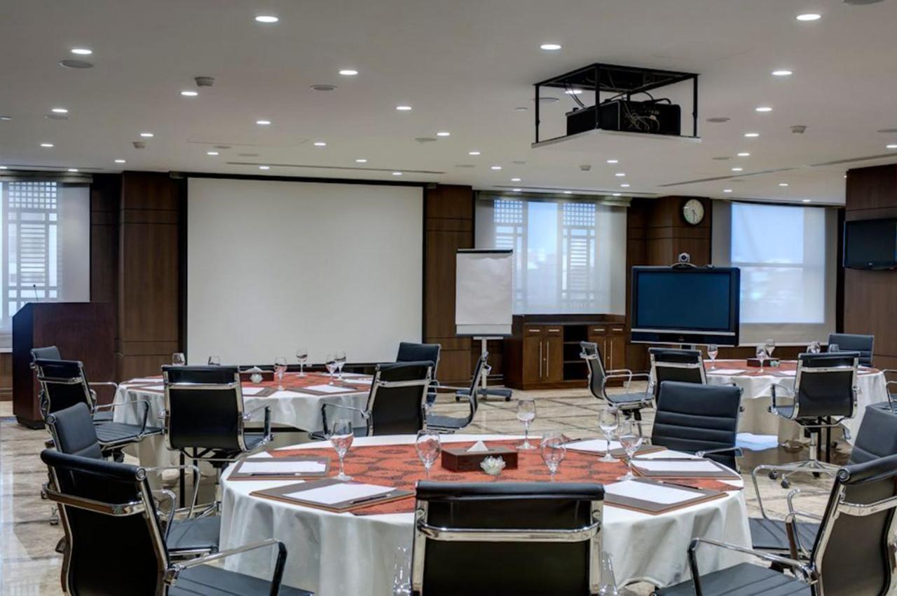 Crowne Plaza Madinah By Ihg Hotel Medina Exterior photo Meeting room