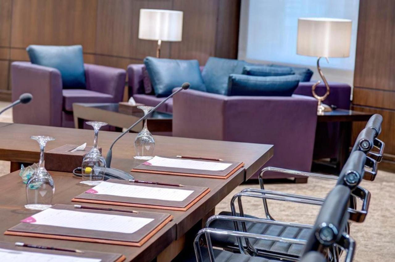 Crowne Plaza Madinah By Ihg Hotel Medina Exterior photo The meeting room of the Federal Council