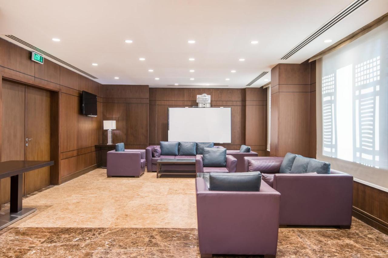 Crowne Plaza Madinah By Ihg Hotel Medina Exterior photo The lounge at the airport
